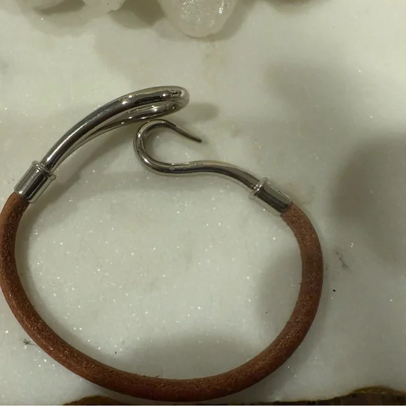 Preloved excellent condition Hermes hook  Bracelet like new authentic - Picture 4 of 10
